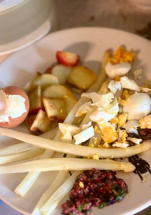 Une photo de Asperges froides au parfum d'été
