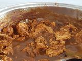Huevitos en salsa de chile ancho y epazote