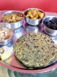A picture of Spring onion paratha.
