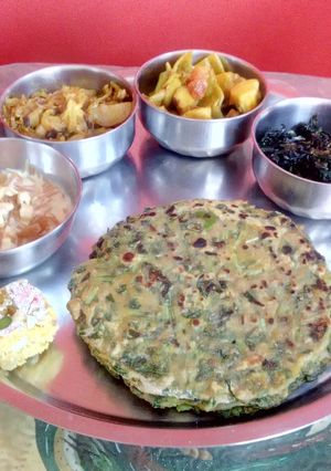 A picture of Spring onion paratha.