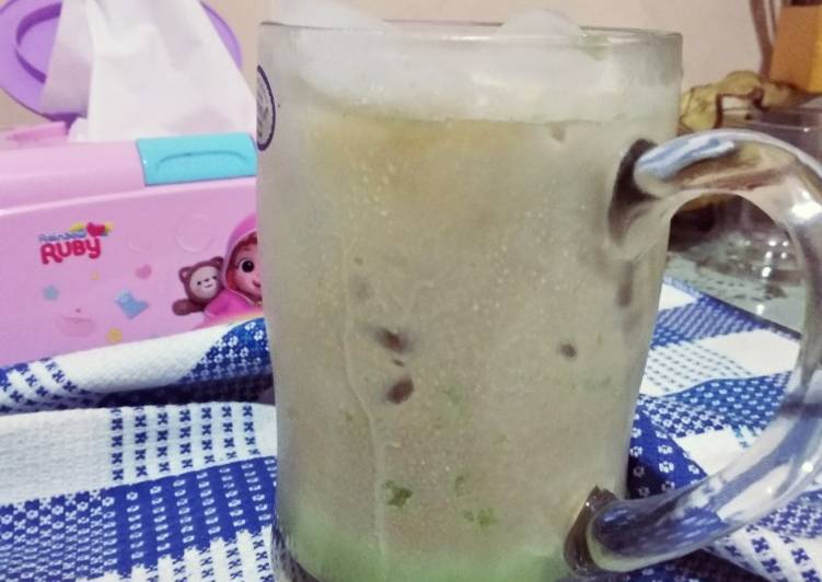 {Cara Membuat Matcha Milk Coffee Ice yang Renyah