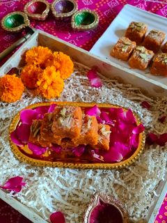 કેસર મોહનથાળ (Kesar Mohanthal Recipe in gujarati) રેસીપી મુખ્ય ફોટો
