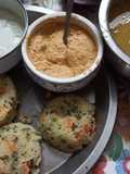 Oats and suji vegetable idli with 2 chutneys