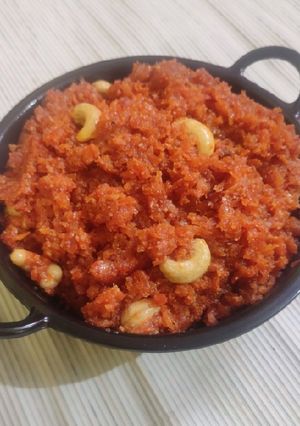 गाजर का हलवा (Gajar ka Halwa recipe in Hindi) रेसिपी मुख्य फोटो
