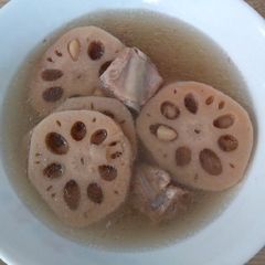 A picture of 花生莲藕排骨汤 Lotus Root & Peanuts Pork Ribs Soup.