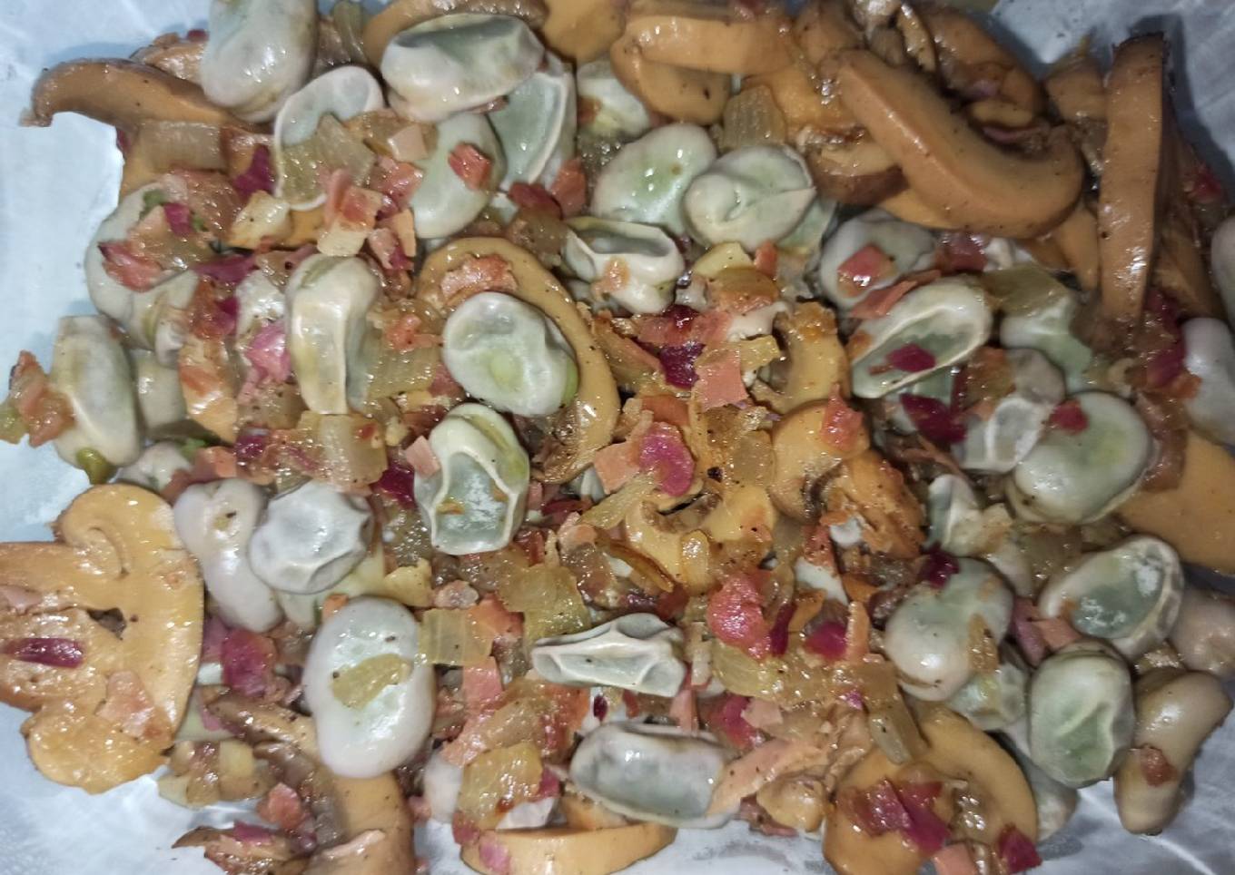 Habas con champiñones y jamón