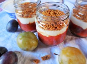 Une photo de Compotée de prunes façon crumble