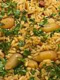 Arroz con piñones (de pino)