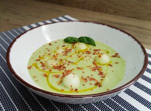 Foto principal de Sopa fría de melón y aguacate