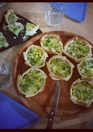 Una foto de Canastitas de brócoli y choclo con queso