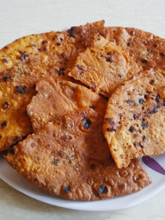 તળેલી મસાલા રોટલી (Fried Masala Rotli Recipe In Gujarati) રેસીપી મુખ્ય ફોટો