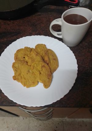 Una foto de Tortillas de calabaza y plátano con chocolate caliente