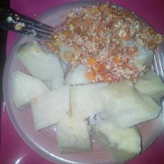 A picture of Boiled yam and egg sauce.