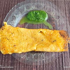 A picture of Besan sooji cheela.