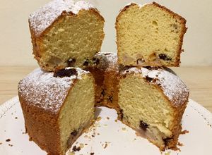 Foto di Ciambellone morbidissimo alle pere con gocce di cioccolato