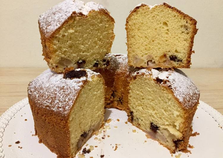 Ciambellone morbidissimo alle pere con gocce di cioccolato