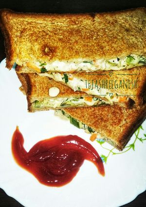 मेयोनेज-चिज सॅन्डविच (mayonnaise cheese sandwich recipe in marathi) रेसिपी चे मुख्य फोटो 