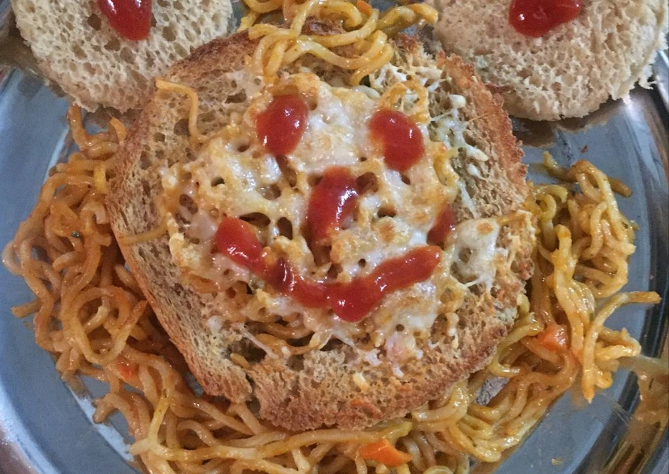 Yummy Maggi ring sandwich