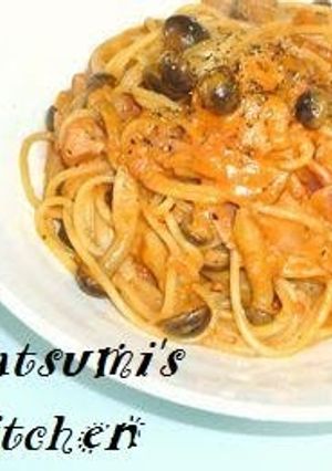 A picture of Mushroom and Bacon Tomato Cream Pasta.