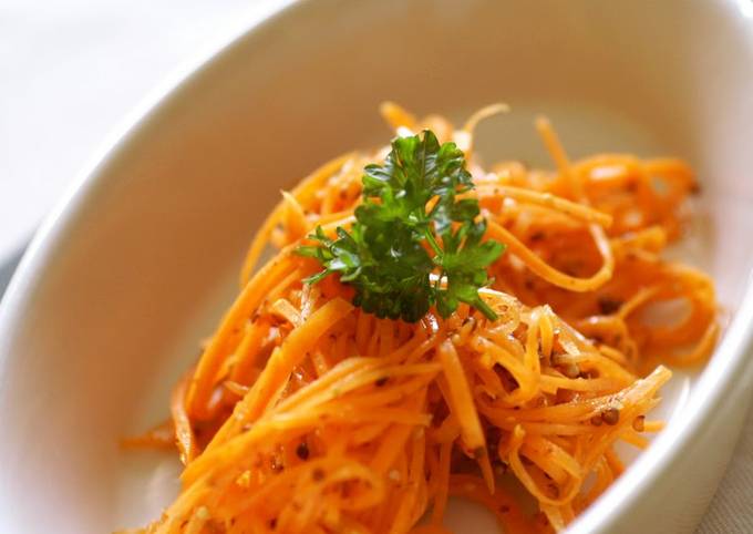 Namul de Carottes (Korean Seasoned Carrots)