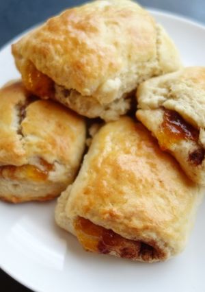 A picture of Scones with cinnamon and apricot jam.