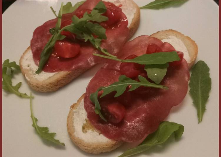 Steps to Make Quick Bruschetta di bresaola e rucola