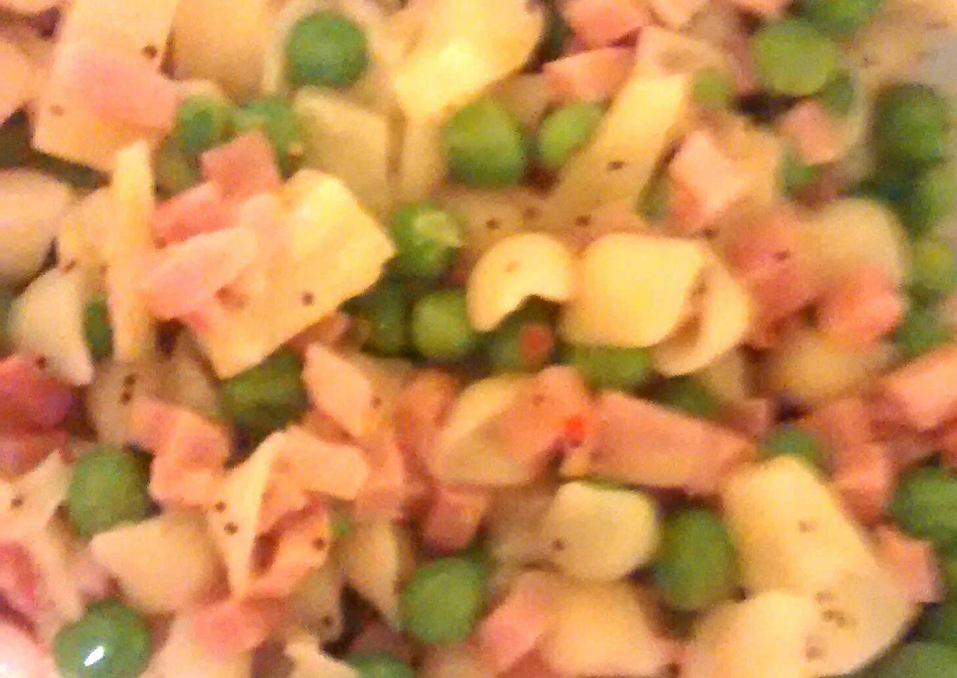 Pasta salad with pork and pineapple