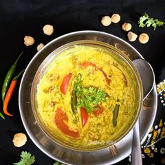 A picture of Bori Bhapa (Steamed Dry Lentil Curry - Bong style).