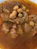 Caldo de garbanzos con codillo de cerdo en olla de presión