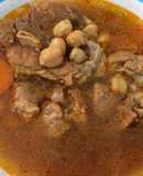 Caldo de garbanzos con codillo de cerdo en olla de presión