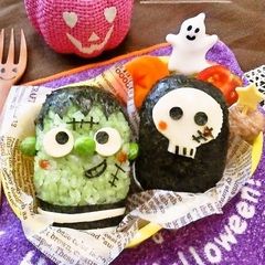Frankenstein Monster and a Skull Halloween Character Bento A picture of Frankenstein Monster and a Skull Halloween Character Bento.