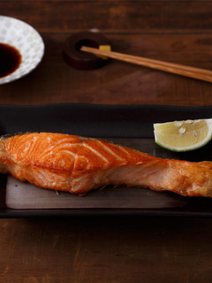 【家樂福廚房】深夜食堂》鹽漬鮭魚(第105夜) 的食譜成品照片