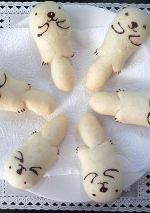 A picture of Sea Otter White Roll Bread.