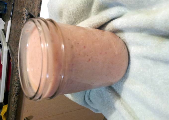 Recipe of Quick Strawberry, mango, banana smoothie