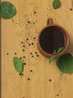 துளசி கற்பூரவள்ளி கஷாயம் (Thulasi karpoora Valli kashayam Recipe in tamil) செய்முறை முக்கிய புகைப்படம்