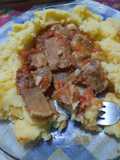 Lengua entomatada con puré