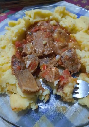 Una foto de Lengua entomatada con puré