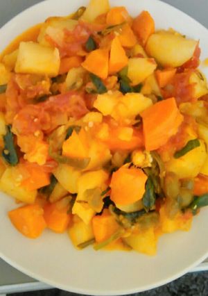 A picture of Irish potato porridge with carrot.