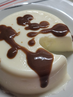 Una foto de Tocinillo de ángeles o flan de leche por casualidad
