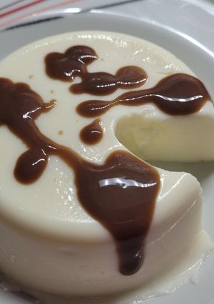 Una foto de Tocinillo de ángeles o flan de leche por casualidad