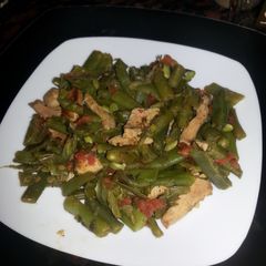 A picture of HCG diet meal 1: chicken and string beans.