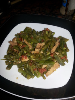 A picture of HCG diet meal 1: chicken and string beans.
