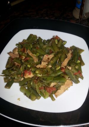 A picture of HCG diet meal 1: chicken and string beans.