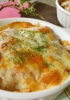 A picture of Quick and Easy Bread Au Gratin with Canned Meat Sauce.