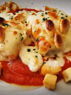 Una foto de Bacalao a la Vizcaína con gratèn de bechamel y Almendras