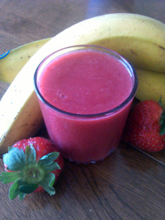 A picture of 2smile fruit smoothie.