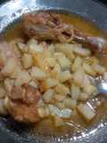pollo con papas y salsa (chicken, potato, and salsa )