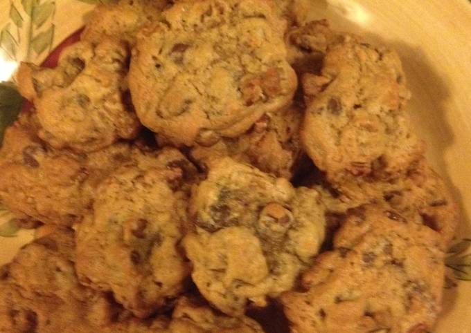 Homemade Chocolate Chip and Pecan Cookies