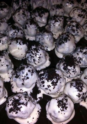 A picture of Oreo truffles.