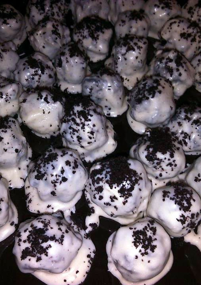 A picture of Oreo truffles.